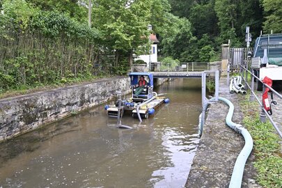 Amphibienfahrzeug in der Bamberger Schleuse 100 Entschlammung mit Amphibienfahrzeug in der Bamberger Schleuse 100