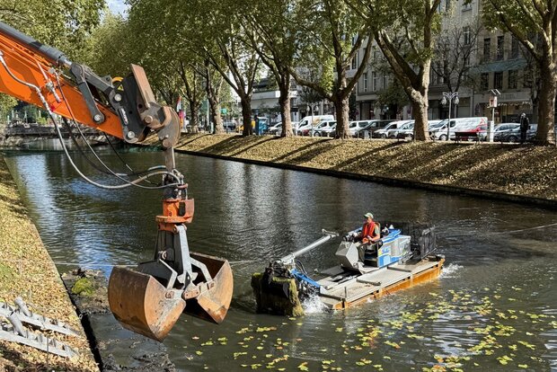 Fa. Vignold Reinigung Kö-Graben Vignold Amphibienfahrzeug im Einsatz in Düsseldorf